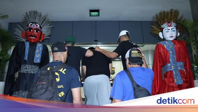 Polisi Tangkap Kurir Bawa Sabu 6,2 Kg, Diduga Jaringan Lab Narkoba di Jakbar