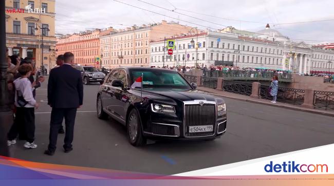 Limosin Mewah Buatan Rusia Jemput Prabowo Setibanya di St.Petersburg