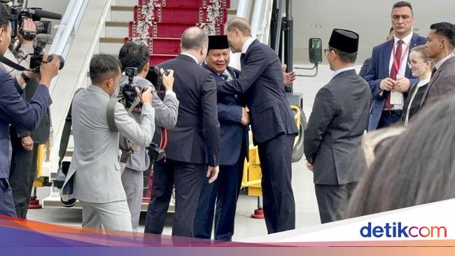 Tiba di Rusia, Prabowo Disambut Wakil PM Denis Manturov