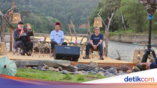 Kutip Ayat Al-Qur'an, Rocky Gerung Bicara Soal Kerusakan Alam di Riau