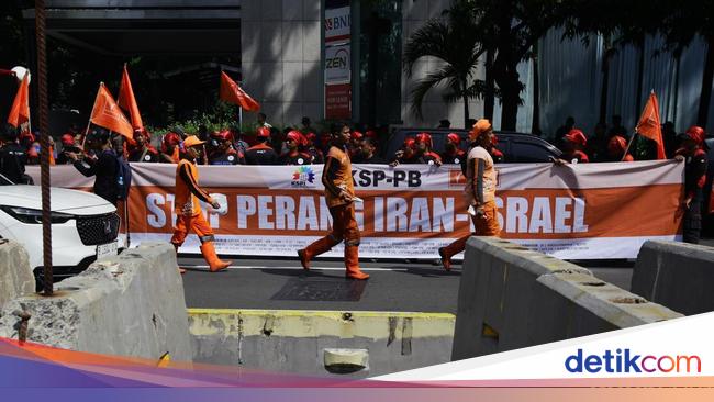 Aksi Buruh Desak Perang Iran Israel Dihentikan