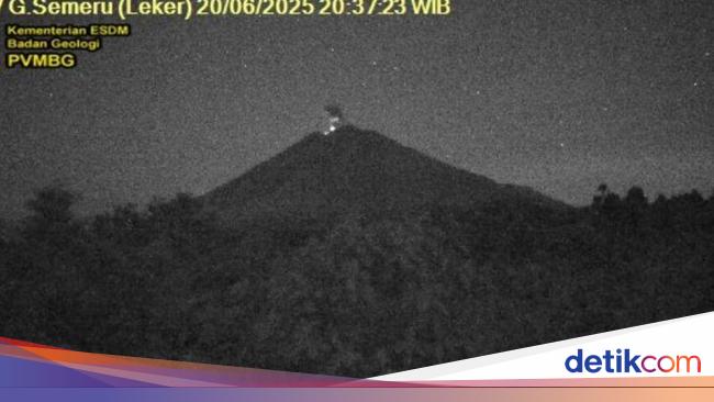 Gunung Semeru Erupsi Malam Ini, Tinggi Letusan Capai 700 Meter