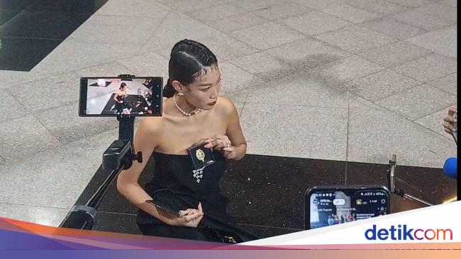 Patricia Gouw Unboxing Suvenir Unduh Mantu Al Ghazali dan Alyssa