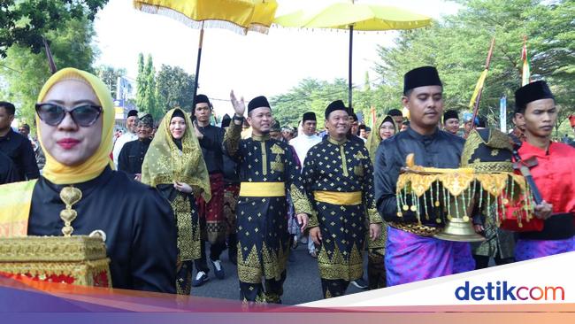 Diberi Gelar Adat, Walkot Pekanbaru Bicara Amanah-Lestarikan Budaya Melayu