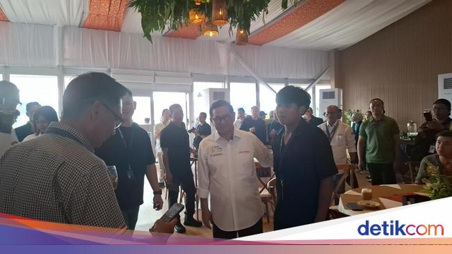 Pramono-Rano Kompak Berkemeja Putih Nonton Formula E 2025 di Ancol