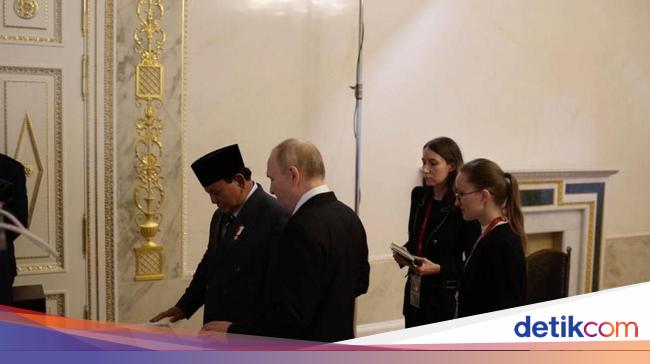 Pujian Putin ke Buku 'Kepemimpinan Militer' Prabowo