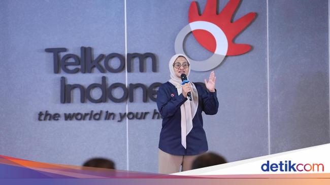 Direksi Telkom Kunjungi Pelanggan-Tinjau Infrastruktur Digital di Surabaya