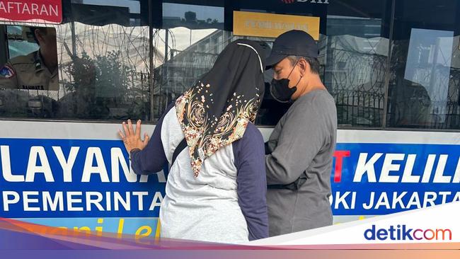 Polda Metro Layani 455 Kendaraan Perpanjang STNK di CFD HUT Bhayangkara