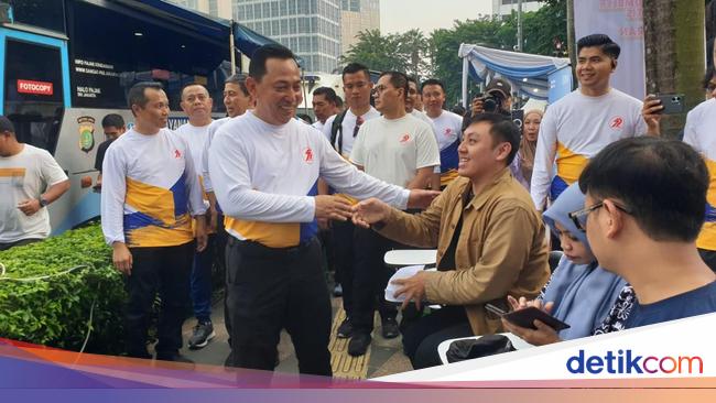 Momen Hangat Kapolri Sarapan Bareng Masyarakat di CFD Bundaran HI