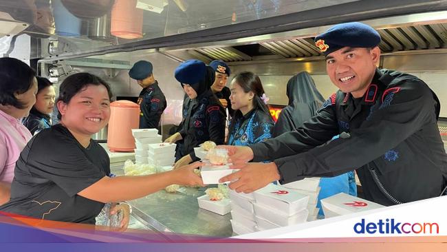 Polda Metro Bagikan Ribuan Makanan Bergizi di CFD Bundaran HI