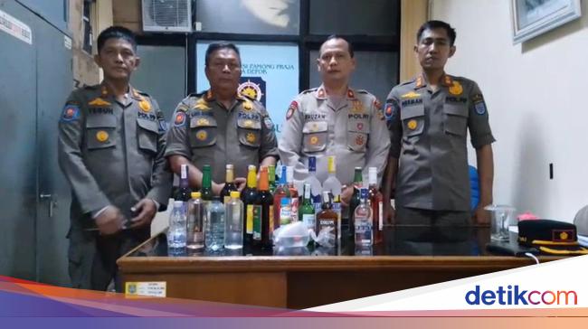 2 Pria di Depok Jual Miras Berkedok Toko Jamu, Ribuan Botol Disita