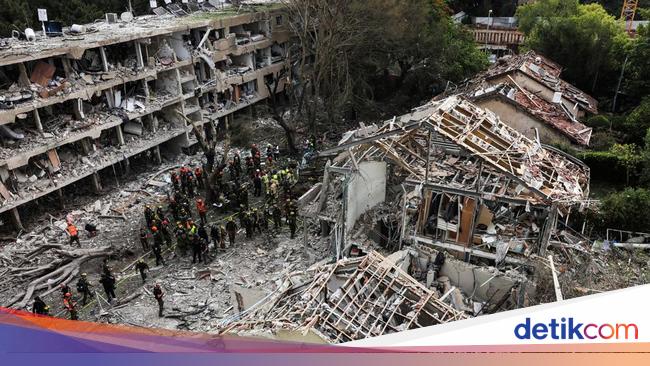 Rudal Iran Hantam Permukiman, Rumah Warga Israel Runtuh