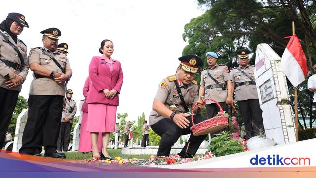 Prosesi Ziarah dan Tabur Bunga Polres Se-Polda Riau Berlangsung Khidmat
