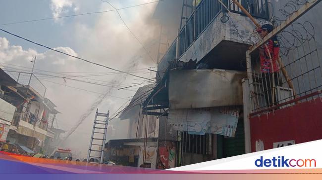 Rumah di Koja Jakut Kebakaran, Bocah Luka Usai Lompat dari Lantai 2