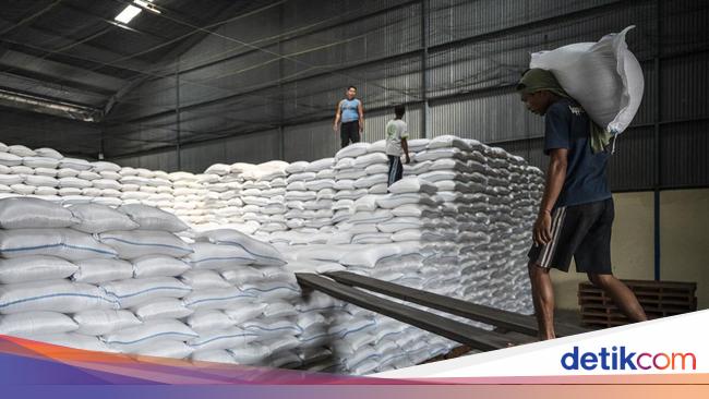 Bos Bulog Buka Suara soal Beras Sisa Impor Menumpuk di Gudang
