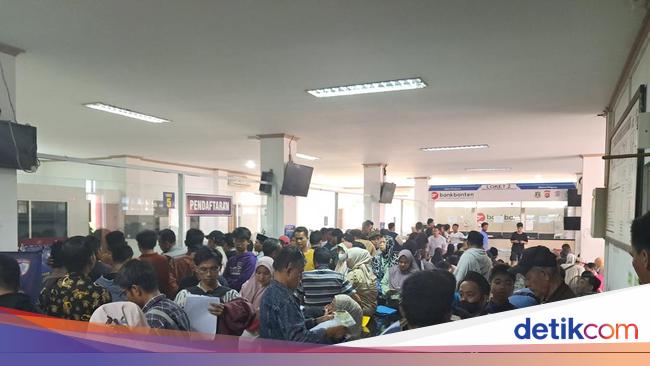 Warga Banten Minta Tambah Waktu Pemutihan Pajak Kendaraan-Jumlah Petugas