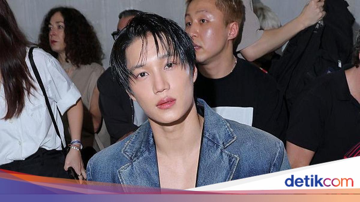 Adu Ganteng Kai EXO Hingga Win Metawin, Pamer Dada di Peragaan Busana Prada