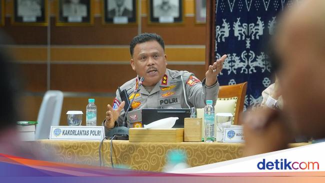 Polri Sahabat Masyarakat, Kakorlantas Gencarkan Program Polantas Menyapa dan Senyum Polisi