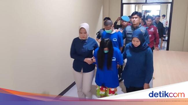 Polisi Tangkap Pasutri di Pangandaran yang Live Streaming Sex 3 Jam Tiap Hari