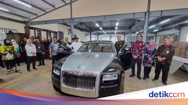 Duit Rp 2,5 M Hasil Lelang Rolls-Royce Kemensos Akan Dipakai Apa?