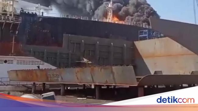 Kapal Tanker Terbakar di Batam, 4 Orang Tewas dan 5 Luka