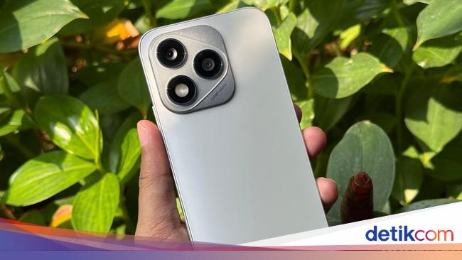 Mengenggam Honor 400 Lite Rasa iPhone 16 Pro