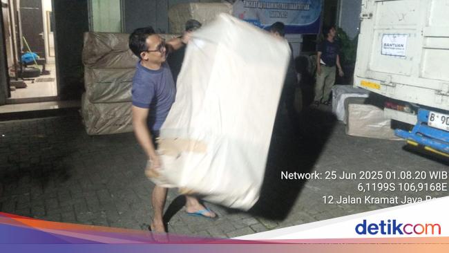 Kemensos Salurkan Bantuan ke Warga Terdampak Banjir Rob di Jakut
