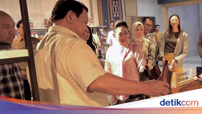 Prabowo Kunjungi Sarinah Bareng Titiek Soeharto dan Didit, Lihat-lihat Sepatu