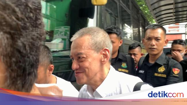 Fariz RM Tebar Senyuman Jelang Sidang Kasus Narkoba