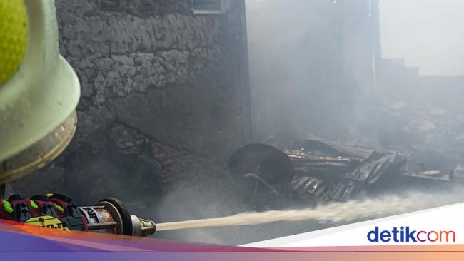 Kebakaran di Kwitang gara-gara Korsleting: 20 Rumah Hangus dan 1 Orang Luka