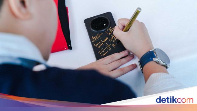 OPPO Lelang 3 Unit Find N5 Edisi 8 Legenda Bulutangkis RI, Laku Rp 2,5 M