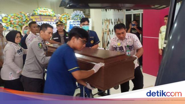 Jenazah Pendaki Rinjani Juliana Marins Diberangkatkan dari Mataram ke Bali