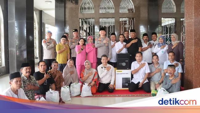 Cegah Kejahatan, Polres Tangsel Bagikan CCTV- Kotak Amal 'Brankas' untuk Warga