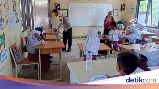 Polisi Kawal Pendistribusian MBG ke 1.169 Siswa SD di Kuansing