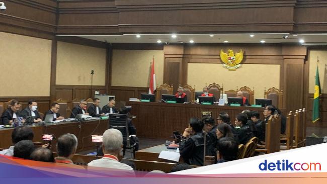Chat Harun Masiku ke Hasto Dibuka di Sidang: Terima Kasih Bantuannya