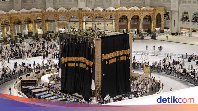 Tradisi Penggantian Kiswah Ka'bah Tiap 1 Muharam: Sejarah dan Makna