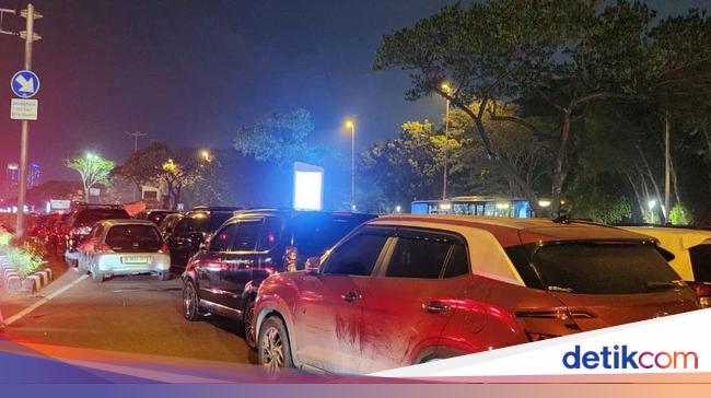 Cerita Pengunjung Berjam-jam Terjebak Macet Bubaran PRJ Malam Ini