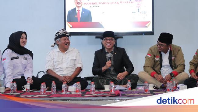 Bermalam di Desa Kucur, Mendes Berdialog dengan Kepala Desa &amp; Masyarakat