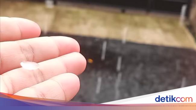 Heboh Hujan Es Terjadi di Depok