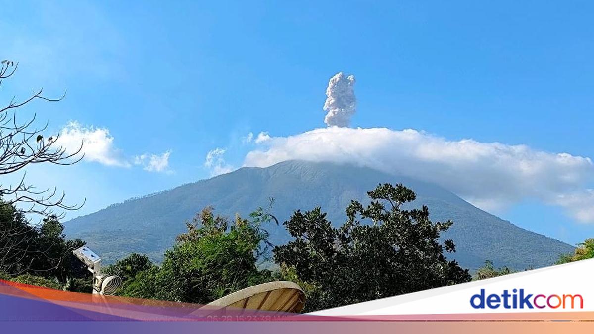Gunung Ile Lewotolok di NTT Meletus 341 Kali, Warga Diminta Waspada
