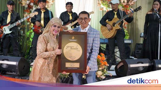 Kemenbud Gelar Harmoni Zaman Edisi Spesial Elvy Sukaesih