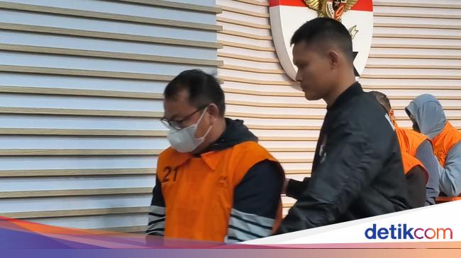KPK Tahan Kadis PUPR Sumut dan 4 Tersangka Lain Terkait Korupsi Proyek Jalan