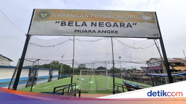 Warga Senang Ada Lapangan Futsal Apung di Muara Angke: Pertama di Jakarta