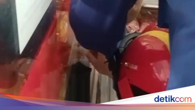 Tangan Bocah Terjepit Pintu Minimarket di Bogor, Damkar Evakuasi