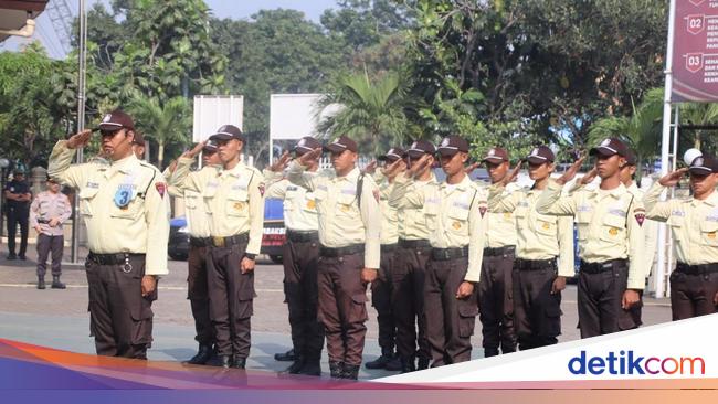 Peringati HUT Bhayangkara, Polres Priok Gelar Lomba PBB-Senam Tongkat