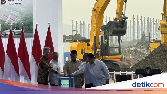 Prabowo Groundbreaking Industri Baterai Kendaraan Listrik di Karawang