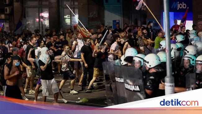 Serbia Memanas, Ribuan Warga Turun ke Jalan Desak Presiden Mundur