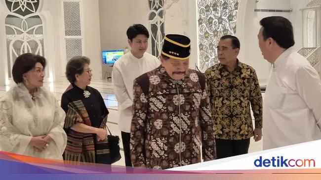 Hendropriyono Terharu Melihat Kemegahan Masjid At-Thohir di Depok