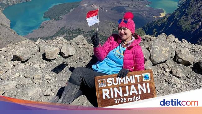 Me Time ala Ira Wibowo Naik Gunung, Flashback Taklukkan Puncak Rinjani