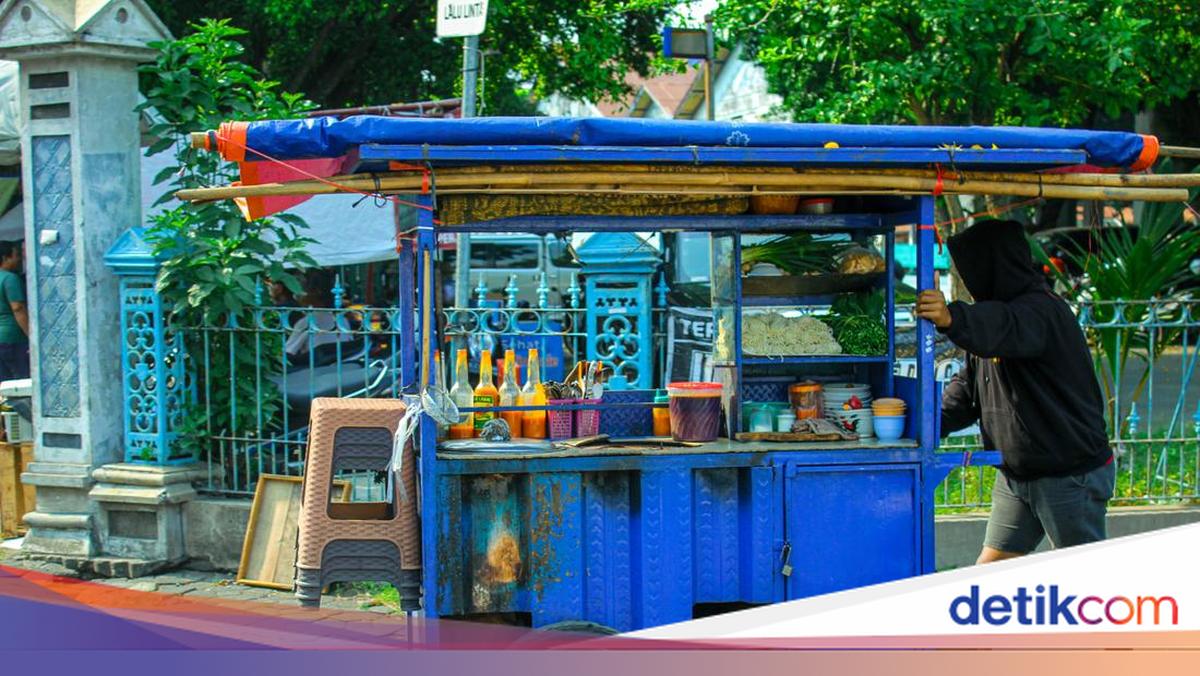 Kenapa Gerobak Mie Ayam Banyak yang Biru? Ternyata Ada Ceritanya!